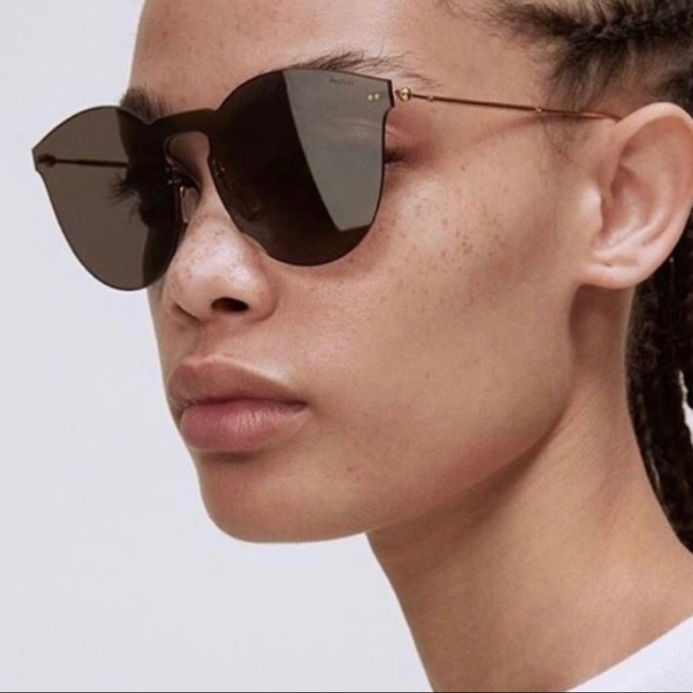 Illesteva Leonard Mask in Grey